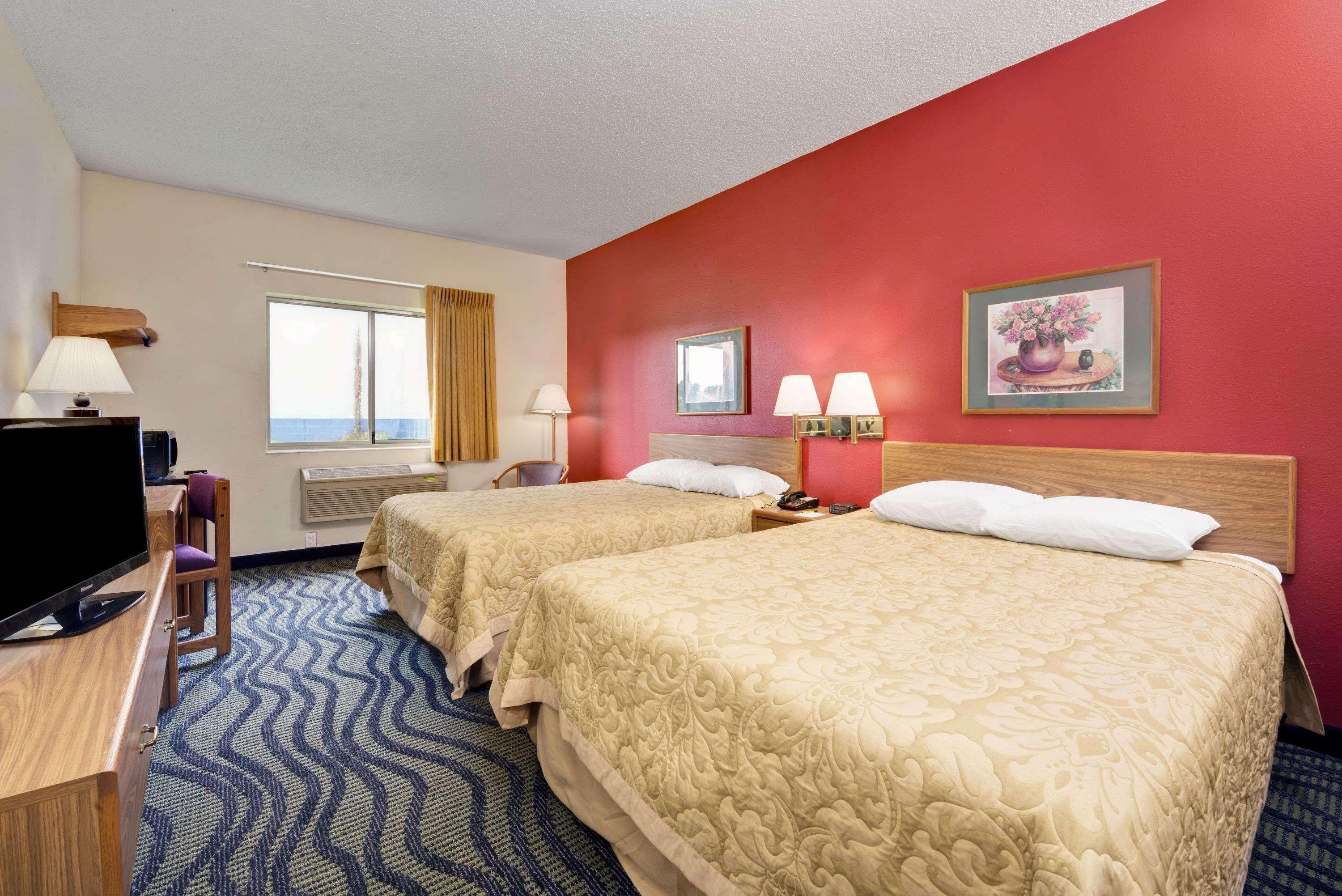 ซูเปอร์ 8 บาย วินด์แฮม โคโมโด Hotel โคโคโม ภายนอก รูปภาพ