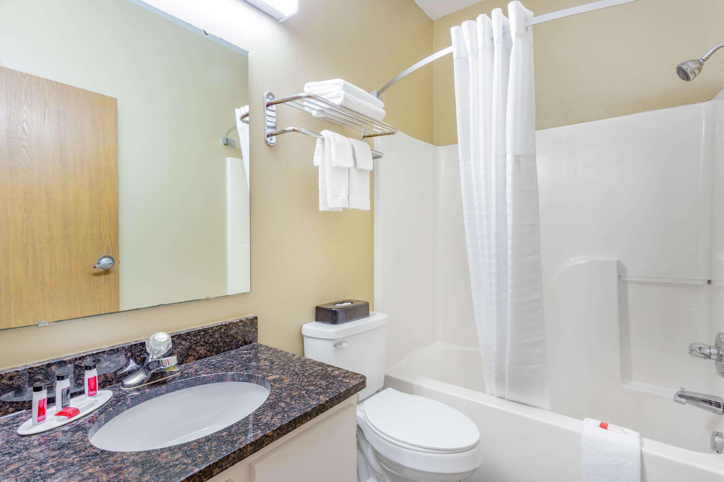 ซูเปอร์ 8 บาย วินด์แฮม โคโมโด Hotel โคโคโม ภายนอก รูปภาพ